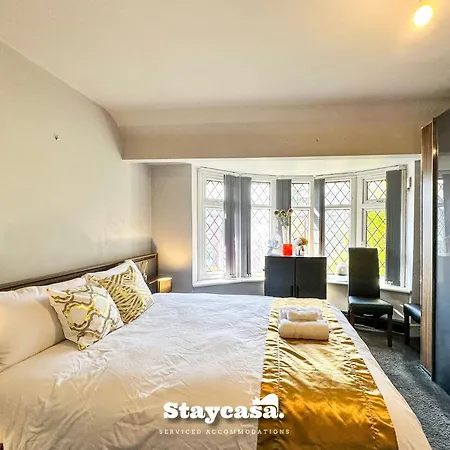 5br Jacuzzi, Garden & Parking 別荘