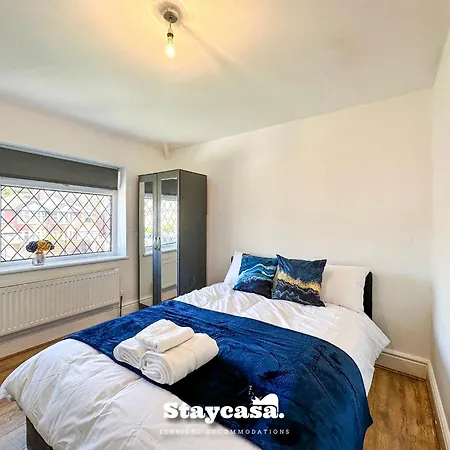 Σπίτι διακοπών Beautiful Detached - Jacuzzi Bath - Parking *