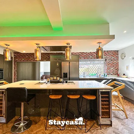 Сasa de vacaciones Beautiful Detached - Jacuzzi Bath - Parking Mánchester