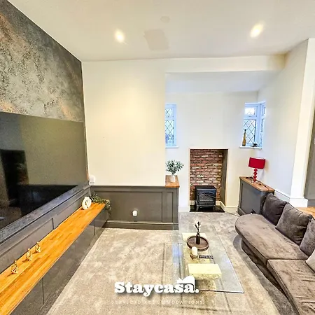 Beautiful Detached - Jacuzzi Bath - Parking *