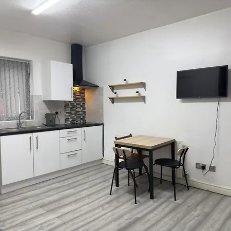 Hills View * Manchester