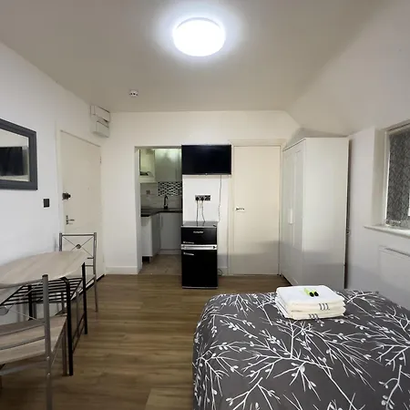 Hills View * Manchester