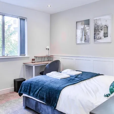 Bright 2 Bedroom With Balcony In Centre * Manchester
