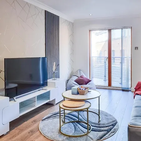 Apartament Bright 2 Bedroom With Balcony In Centre