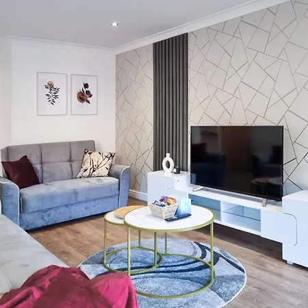 Bright 2 Bedroom With Balcony In Centre Daire