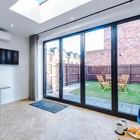 4 Bedroom Townhouse In - By Hilltop Serviced Holiday home