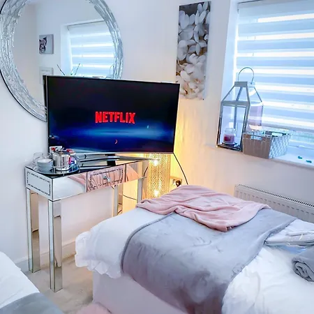 Royal At Coop Live Etihad, Sports Alojamento de Acomodação e Pequeno-almoço 3*