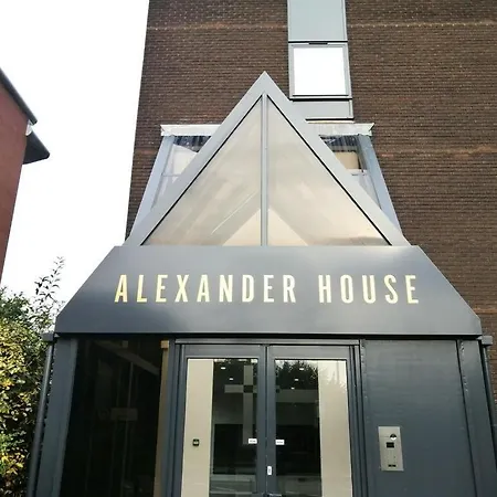 Апартаменты Brand New Trafford Манчестер