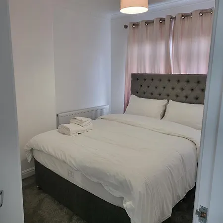 Serene 3br With Free Parking Vakantiehuis