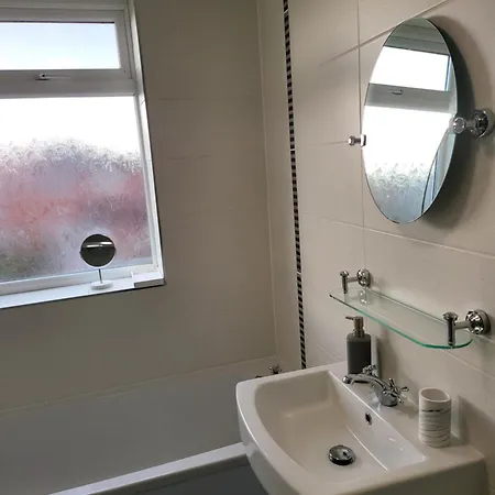 Vakantiehuis Serene 3br With Free Parking *