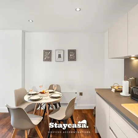 Spectacular Balcony View In Centre Apartment