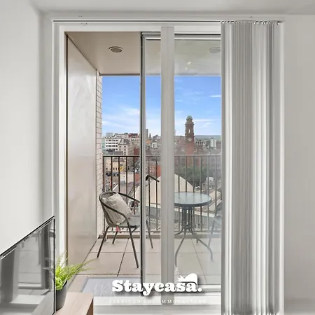 Spectacular Balcony View In Centre *