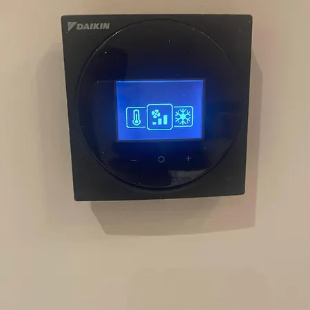 M1 Centre 3 Bed 3 Bath Luxe Penthouse