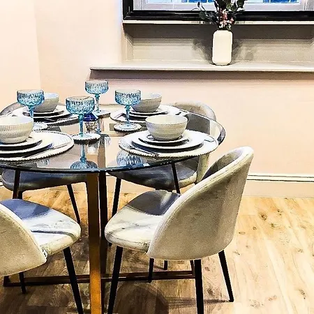 Apartment M1 Centre 3 Bed 3 Bath Luxe Penthouse *