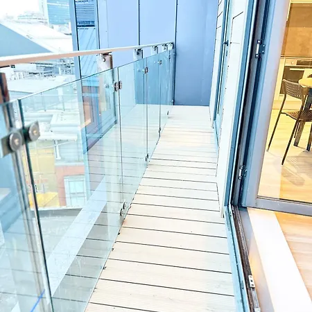 Centre, Floor Apartment, Two Balconies Apartament Manchester
