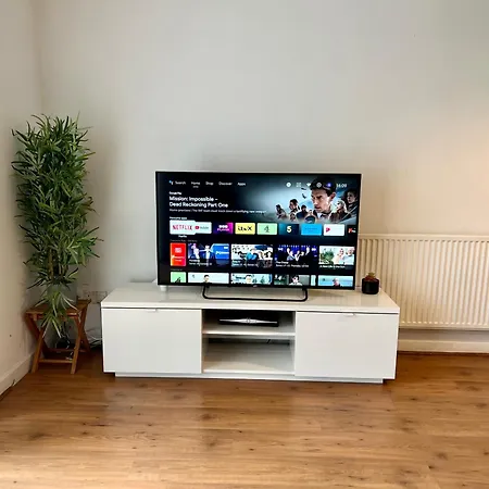Convenient Centre 3bd With Free Parking