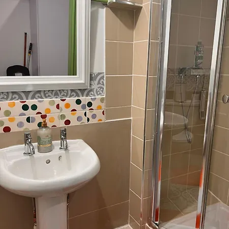 Apartment Spacious Basement Studio Manchester