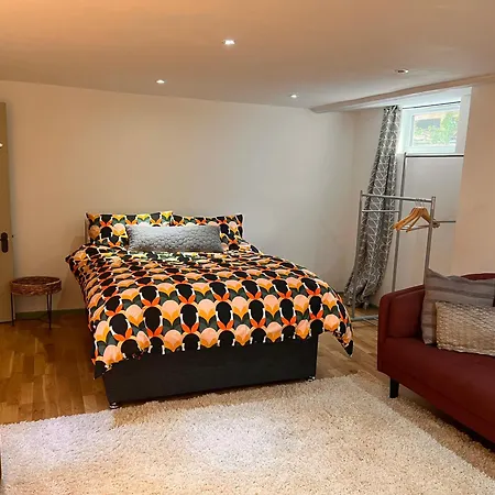 Apartment Spacious Basement Studio Manchester