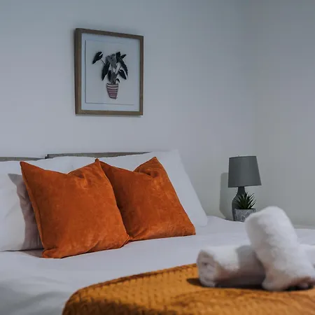 Pass The Keys Salford Haven 3-bed With Garden, Moments From Centre & Media Prázdninový dům