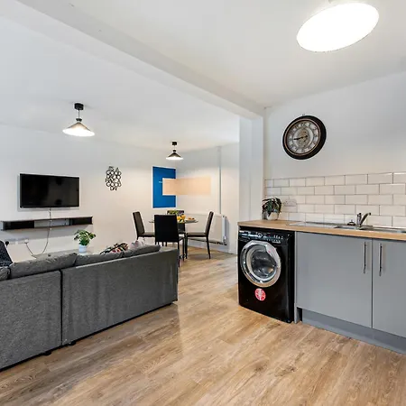 Prázdninový dům Pass The Keys Salford Haven 3-bed With Garden, Moments From Centre & Media *