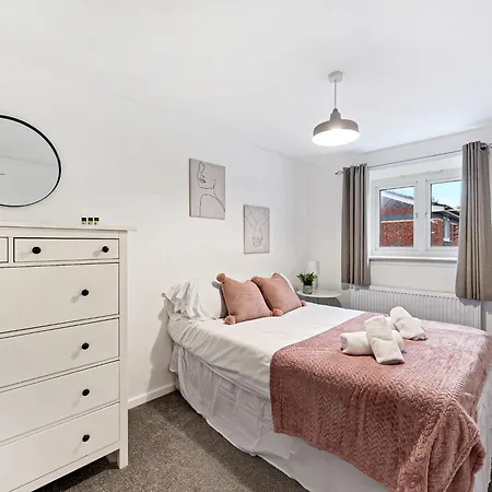 Prázdninový dům Pass The Keys Salford Haven 3-bed With Garden, Moments From Centre & Media Manchester