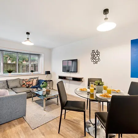 Pass The Keys Salford Haven 3-bed With Garden, Moments From Centre & Media * Manchester