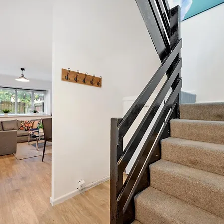 Pass The Keys Salford Haven 3-bed With Garden, Moments From Centre & Media Prázdninový dům Manchester