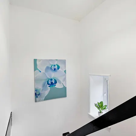 Pass The Keys Salford Haven 3-bed With Garden, Moments From Centre & Media Prázdninový dům
