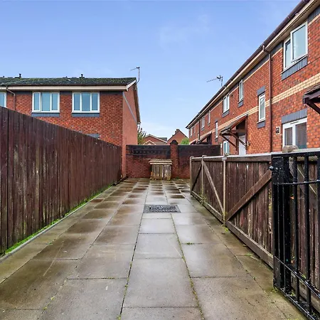 Prázdninový dům Pass The Keys Salford Haven 3-bed With Garden, Moments From Centre & Media