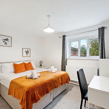 Pass The Keys Salford Haven 3-bed With Garden, Moments From Centre & Media Prázdninový dům Manchester