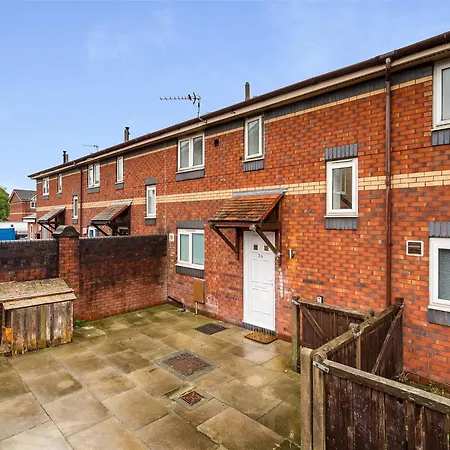 펜션 Pass The Keys Salford Haven 3-bed With Garden, Moments From Centre & Media *