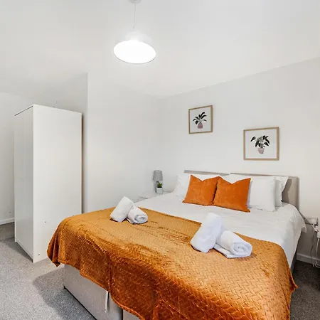 Pass The Keys Salford Haven 3-bed With Garden, Moments From Centre & Media 펜션 *