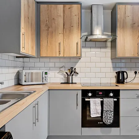 Prázdninový dům Pass The Keys Salford Haven 3-bed With Garden, Moments From Centre & Media Manchester