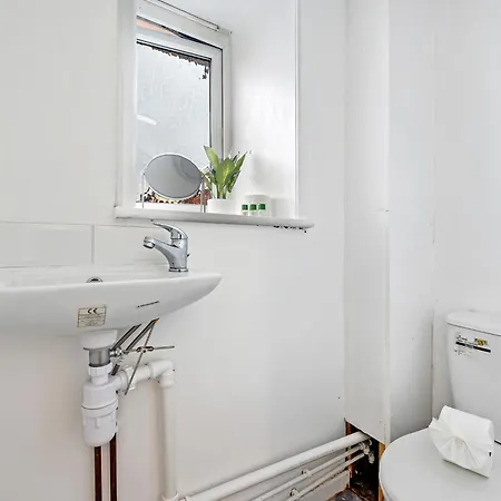 Pass The Keys Salford Haven 3-bed With Garden, Moments From Centre & Media * Manchester