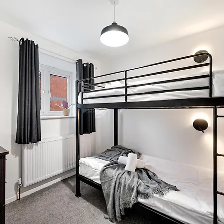 Prázdninový dům Pass The Keys Salford Haven 3-bed With Garden, Moments From Centre & Media *