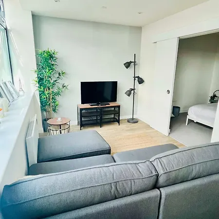 Fully Furnished One Bed In Old Trafford * 맨체스터
