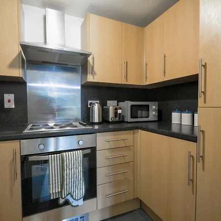 2 Bedroom 2 Bathroom Free Parking Nearby Apartment Manchester