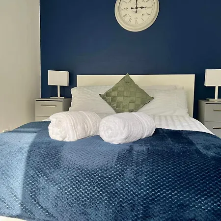 - Eccles - Business - Contractors - Families - Discounts Available Holiday home Manchester