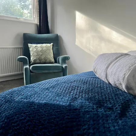 Holiday home - Eccles - Business - Contractors - Families - Discounts Available *