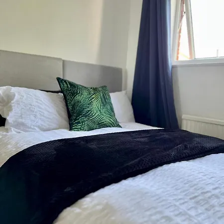 Holiday home - Eccles - Business - Contractors - Families - Discounts Available Manchester