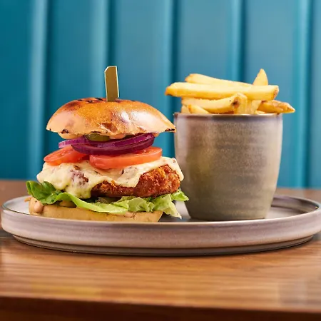 Отель Indigo - Victoria Station By Ihg