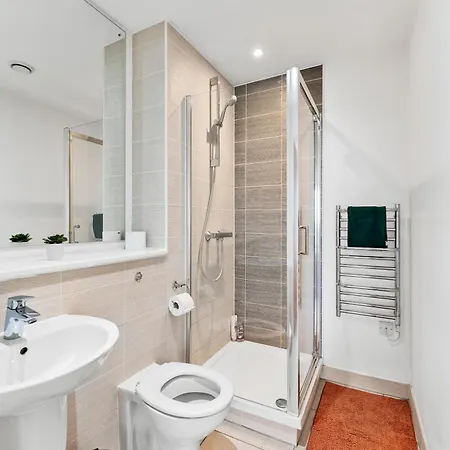 3 Bed 3 Bath Bath Central Penthouse - Parking