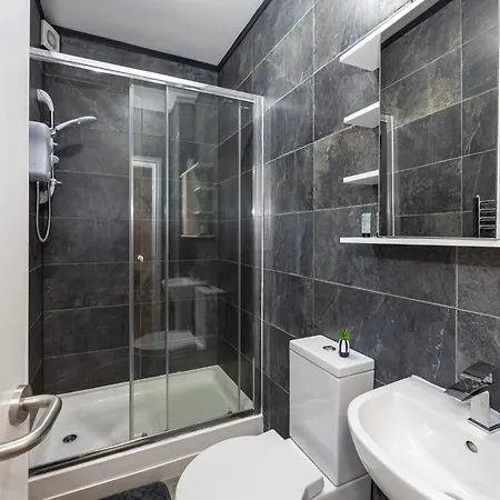 Vibrant 2br In Chorlton, Free Parking Manchester