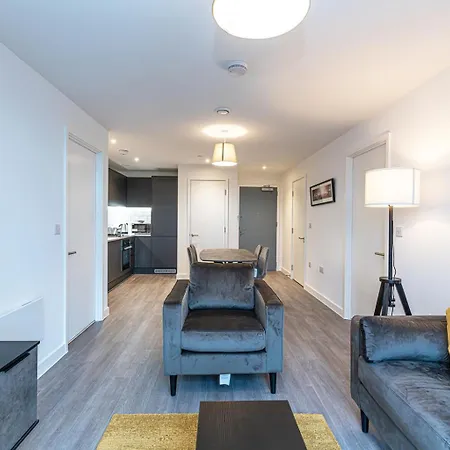 Insignia Apartment *