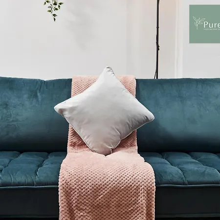 Luxury 5-bedroom House Sleeps 9 With Private Garden By Purestay