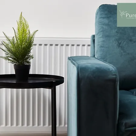 Luxury 5-bedroom House Sleeps 9 With Private Garden By Purestay