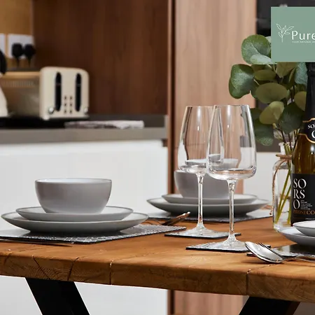 別荘 Luxury 5-bedroom House Sleeps 9 With Private Garden By Purestay マンチェスター