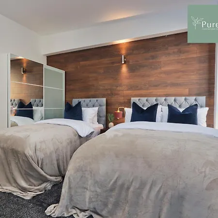 בית נופש Fabulous House - 5 Beds Sleeps 8 - Free Parking - By Purestay מנצ'סטר