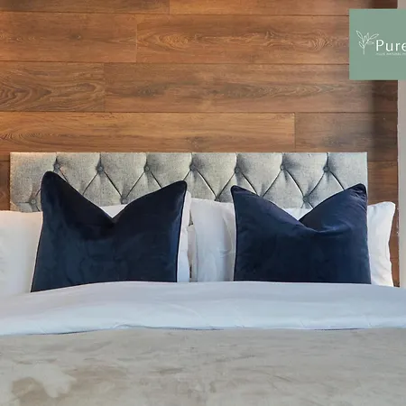בית נופש Fabulous House - 5 Beds Sleeps 8 - Free Parking - By Purestay