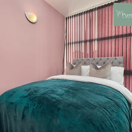 Fabulous House - 5 Beds Sleeps 8 - Free Parking - By Purestay *